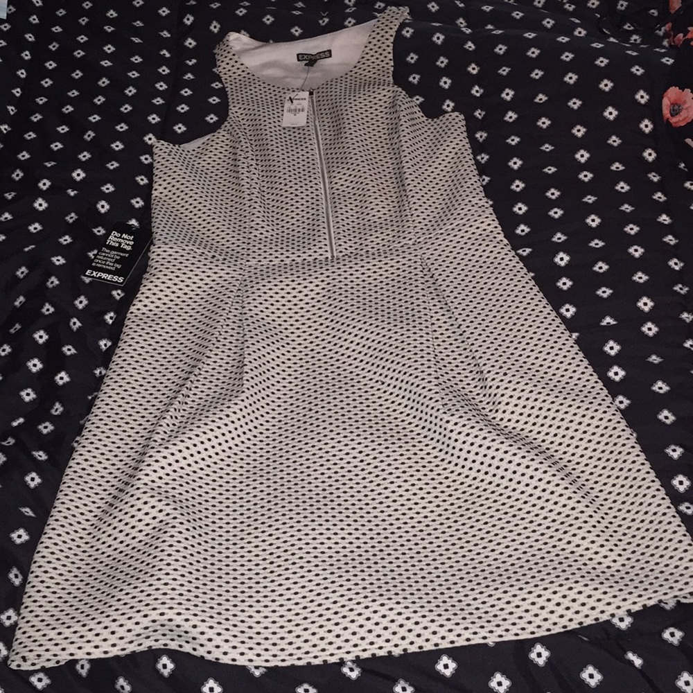 Women’s express dress with pockets NWT 10